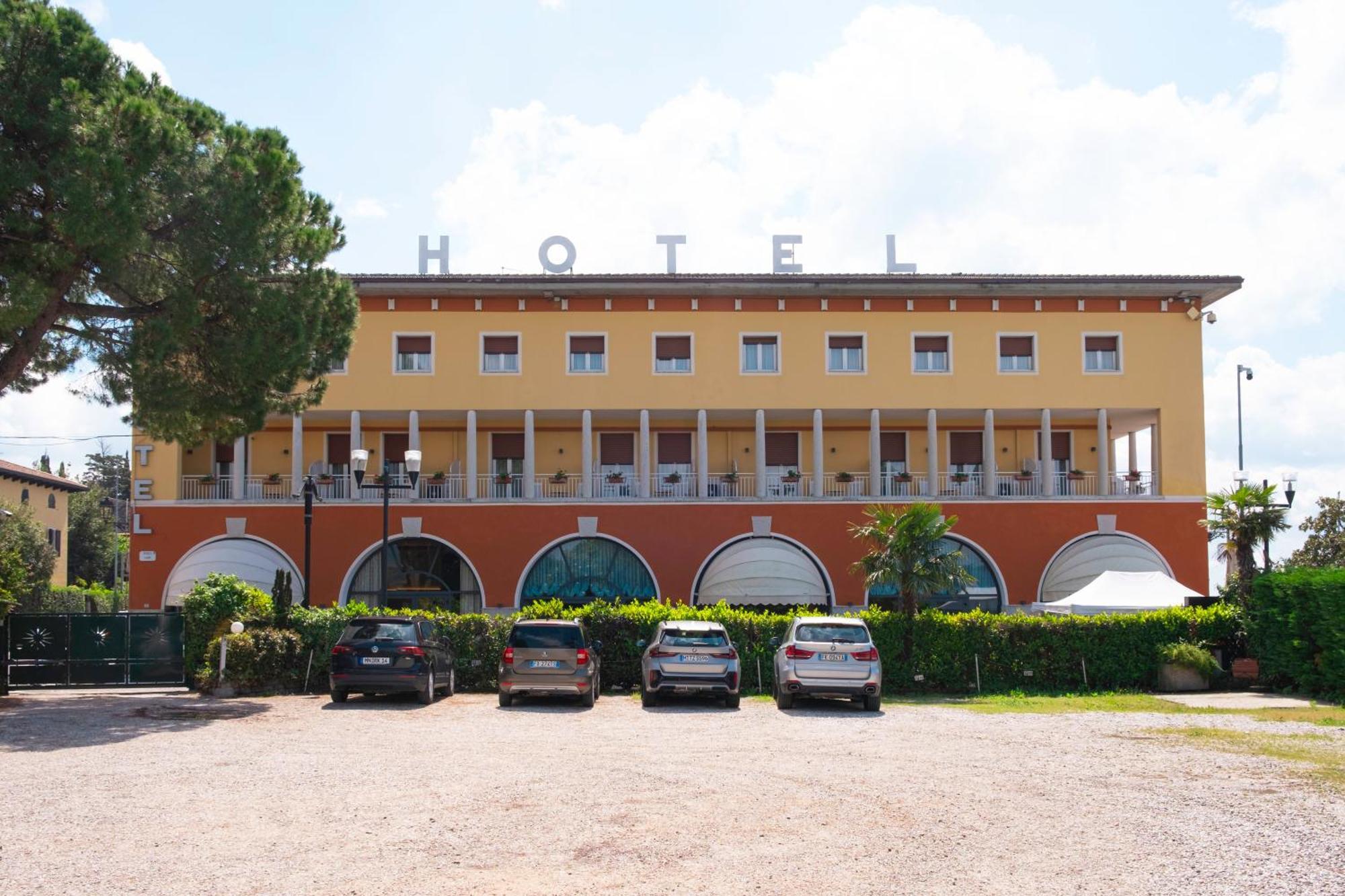 Hotel Vela D'Oro ***S Бардолино Екстериор снимка