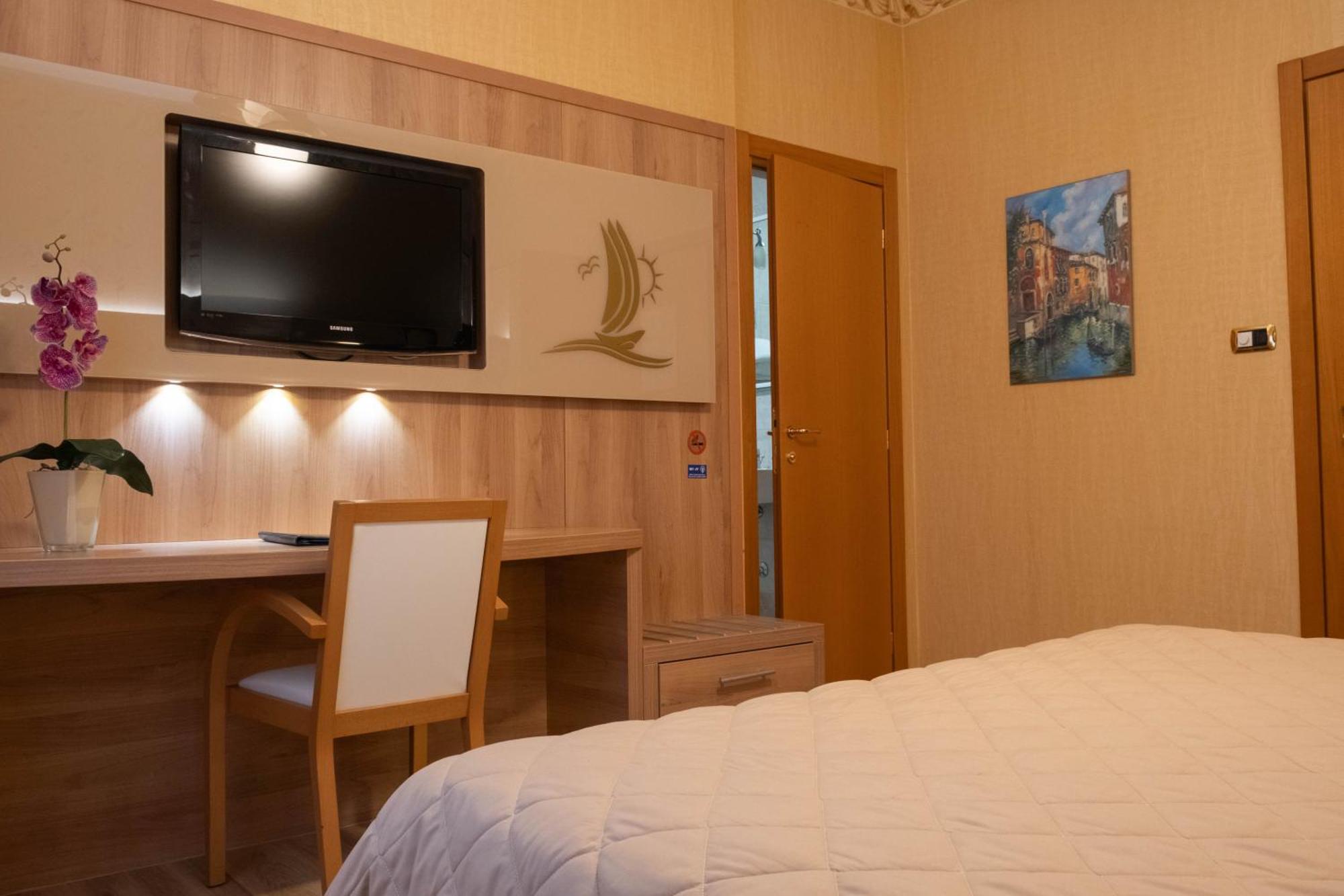 Hotel Vela D'Oro ***S Бардолино Екстериор снимка
