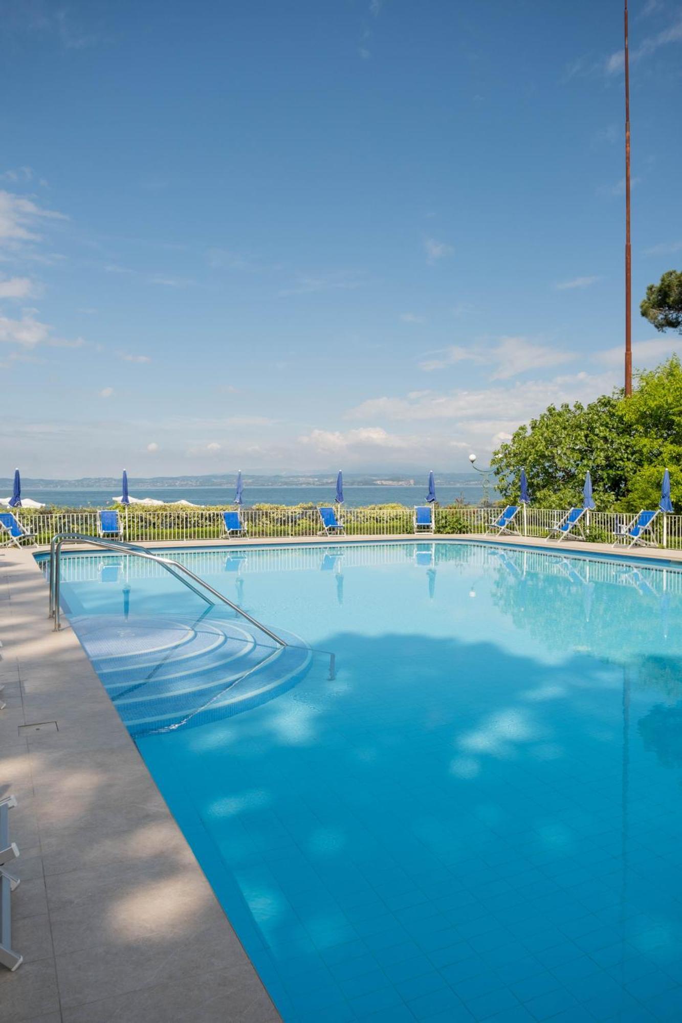 Hotel Vela D'Oro ***S Бардолино Екстериор снимка