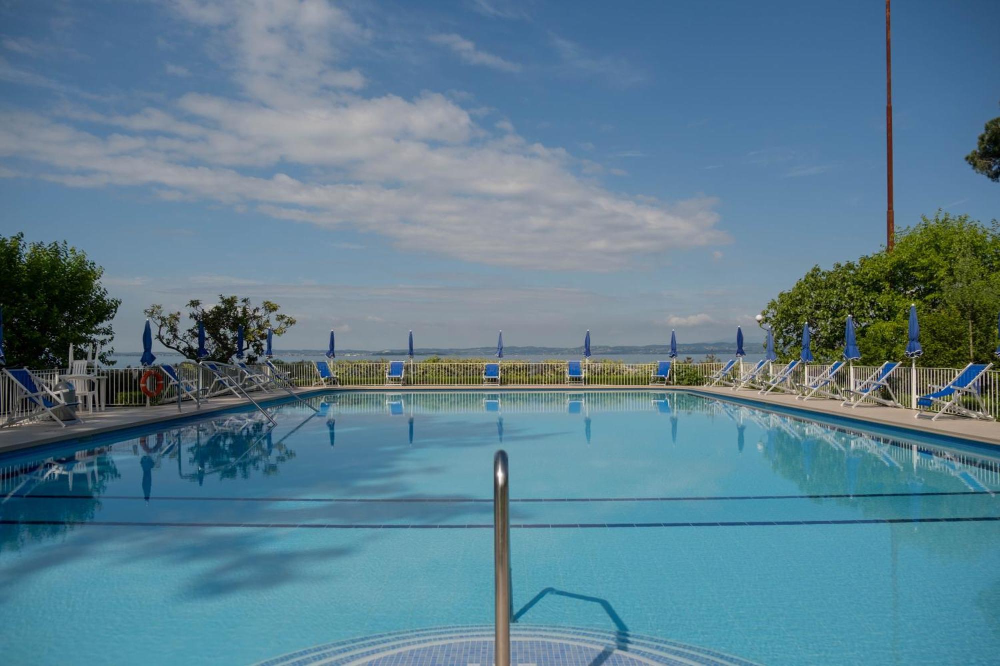 Hotel Vela D'Oro ***S Бардолино Екстериор снимка