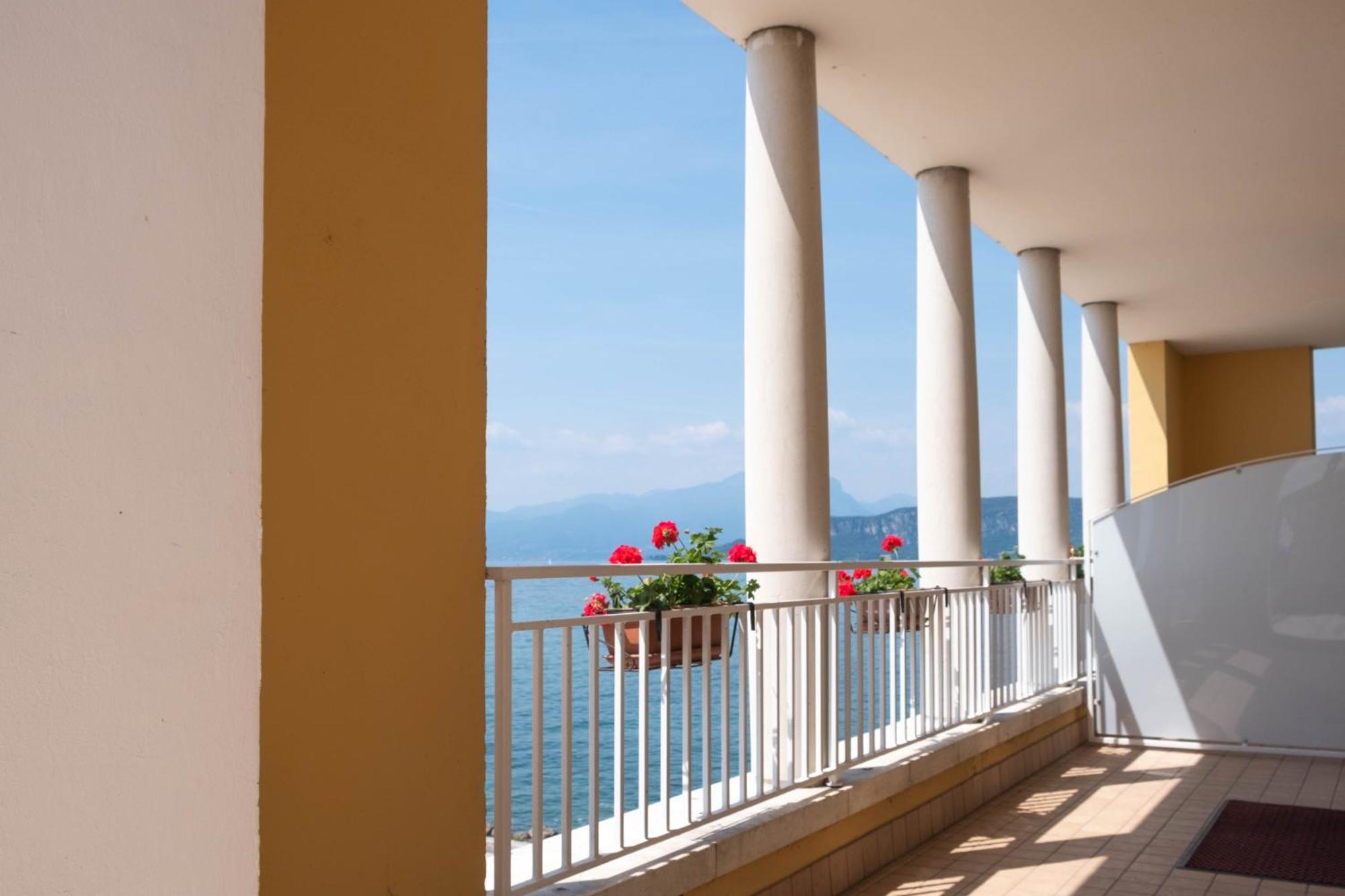 Hotel Vela D'Oro ***S Бардолино Екстериор снимка