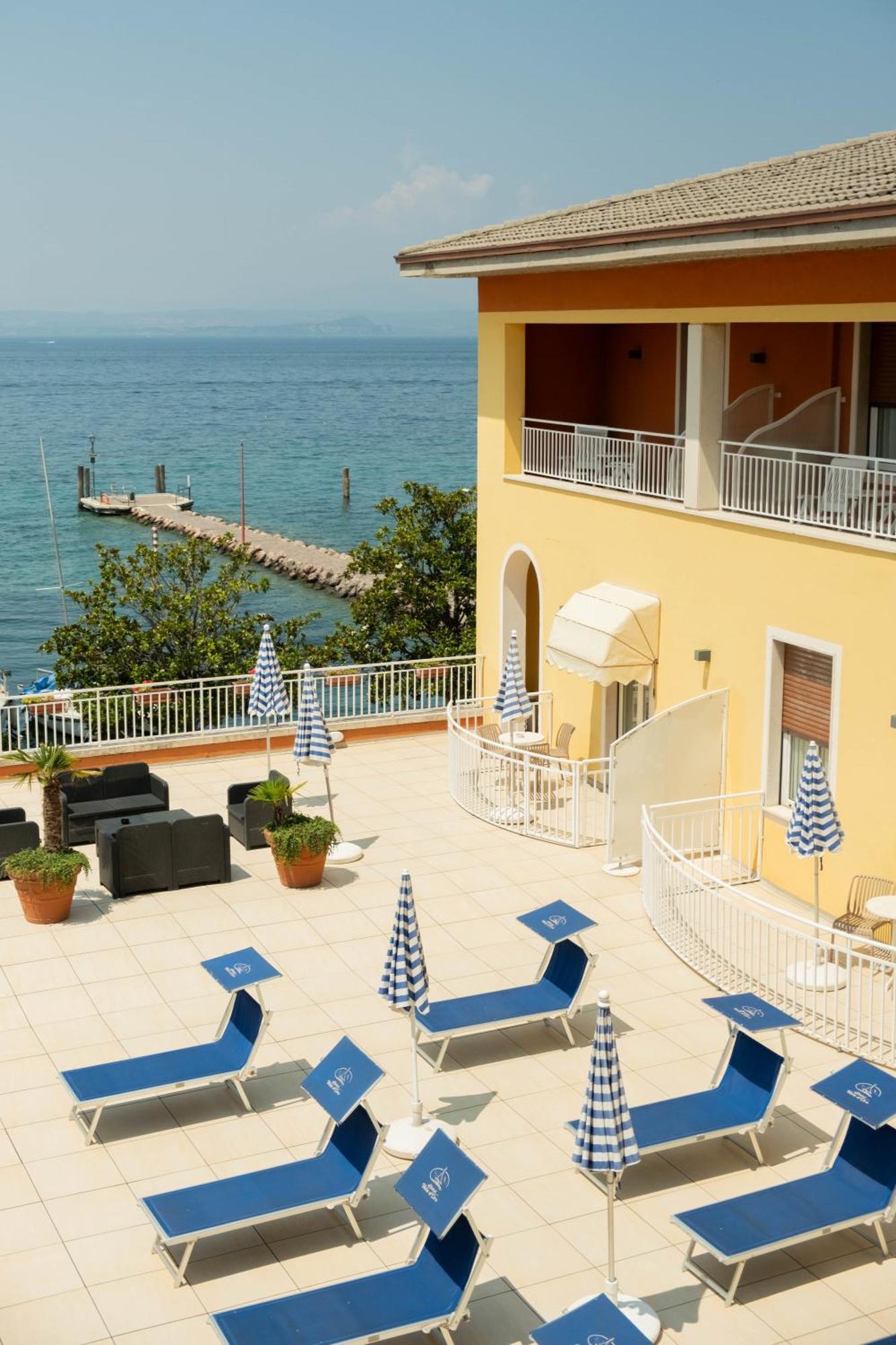 Hotel Vela D'Oro ***S Бардолино Екстериор снимка
